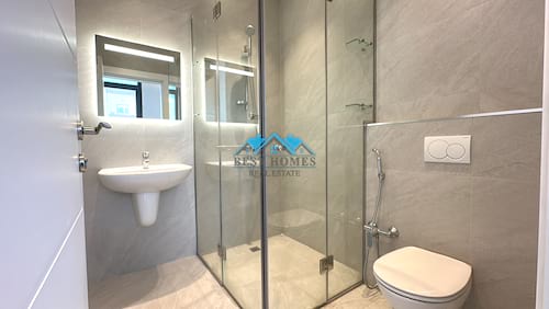 Modern Style Three Bedrooms Apartment in Funaitees