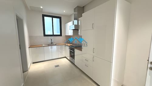 Modern Style Three Bedrooms Apartment in Funaitees