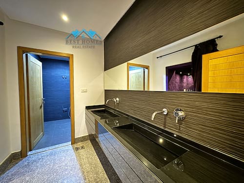 5 Bedrooms Luxury Villa with Elevator in Jabriya