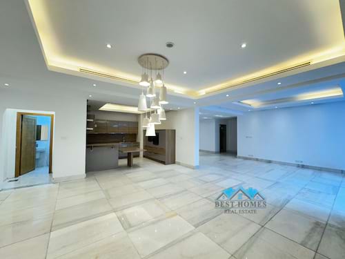 5 Bedrooms Luxury Villa with Elevator in Jabriya