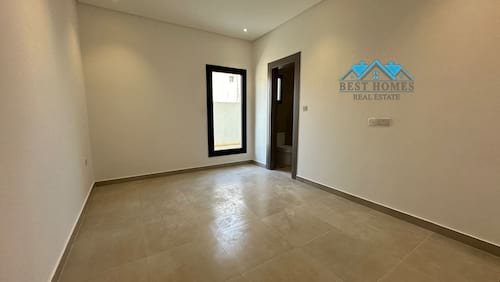 4 Bedrooms Apartment in Jabriya