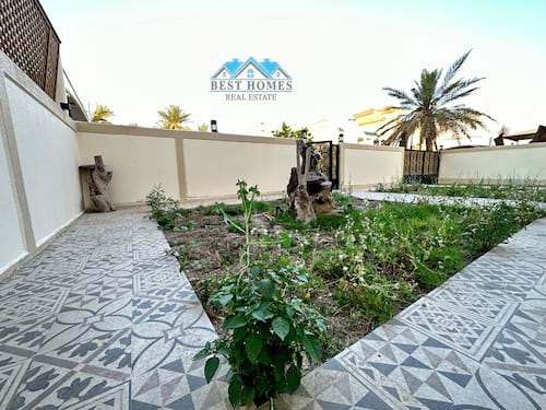 04 bedroom villa in Bida with small pool and garden area in Bida