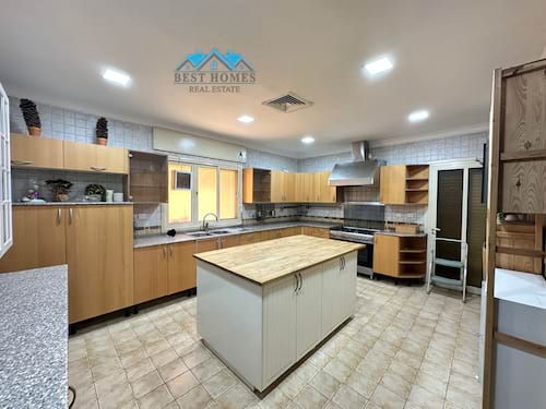 Spacious 4 Bedrooms Villa with Sea View in Salwa