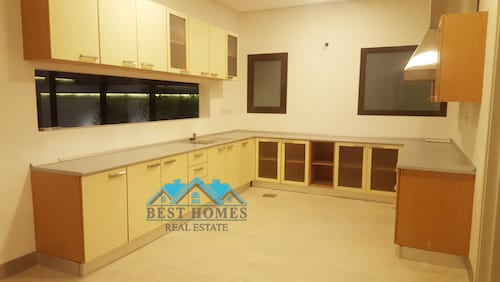 5 Bedrooms Ground Floor Available in Bayan