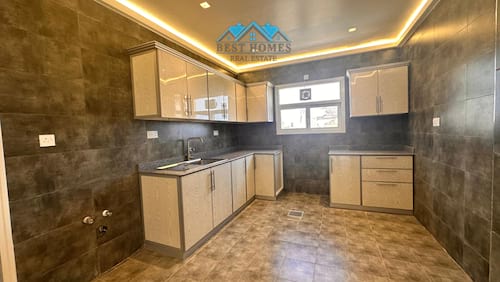 Spacious 4 Bedrooms Floor in Jabriya