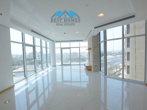 03 Bedrooms Floor of Apartment in Salmiya