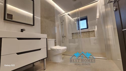 Modern and Luxurious 5 Bedrooms Penthouse Floor in Salwa