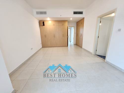 Spacious 3 bedroom sea view apt in Shaab.