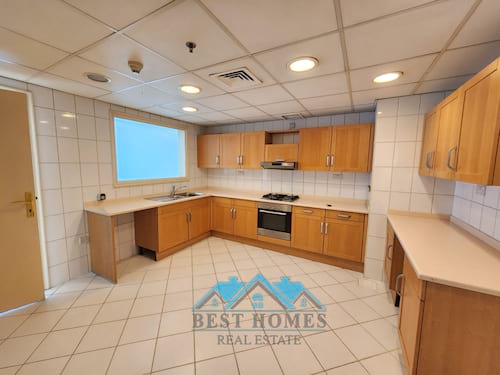 Spacious 3 bedroom sea view apt in Shaab.