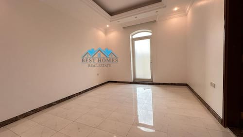 Nice 03 Bedrooms Floor in Abu Al Hasaniya