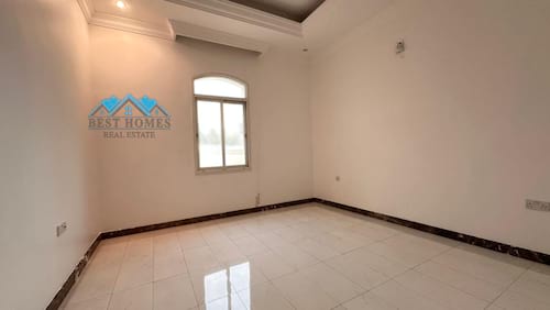 Nice 03 Bedrooms Floor in Abu Al Hasaniya