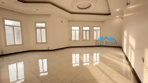 Nice 03 Bedrooms Floor in Abu Al Hasaniya