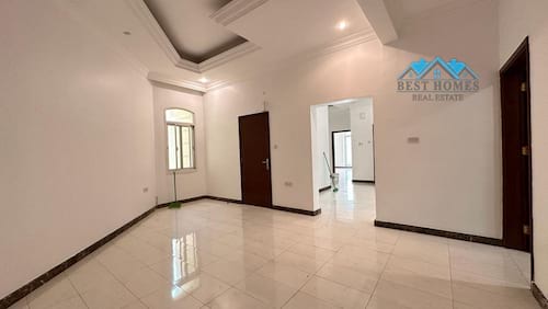 Nice 03 Bedrooms Floor in Abu Al Hasaniya