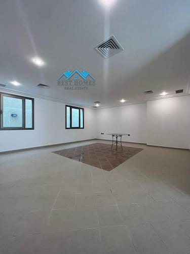 A Nice and Spacious 4 Bedrooms Villa in Abu Al Hasaniya