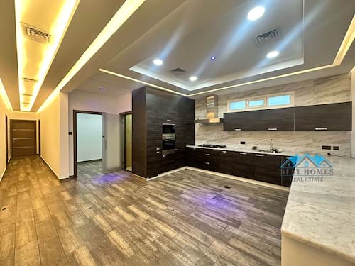 Nice and Modern Style three Bedrooms Floor in Salwa