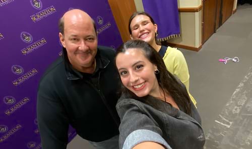 Brian Baumgartner shares chili recipes and stories with students banner image