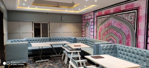 SR Restaurant in Ratlam