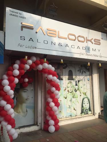 Fablooks Unisex Salon And Academy in Nashik