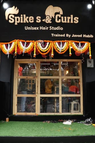 SPIKES AND CURLS UNISEX HAIR STUDIO in Nashik