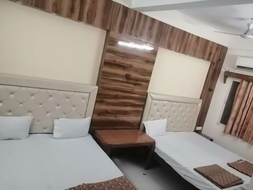Hotel Pleasure Landmark in Ujjain