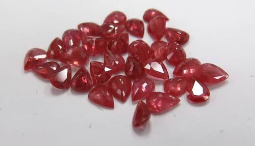 Ruby Pear: 7mm x 5mm
