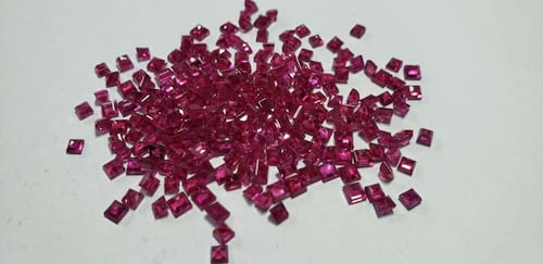 Ruby Square: 2.5mm - 3.5mm