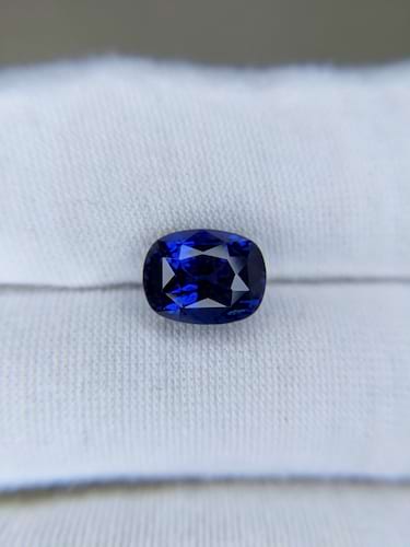 Blue Sapphire Cushion: 5.07ct