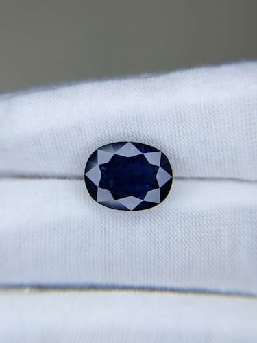 Blue Sapphire Oval: 7.18ct