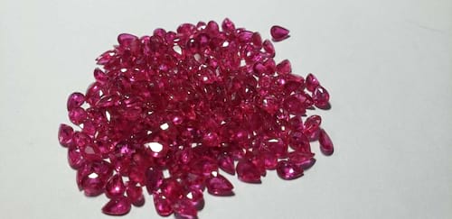 Ruby Pear: 6mm x 4mm