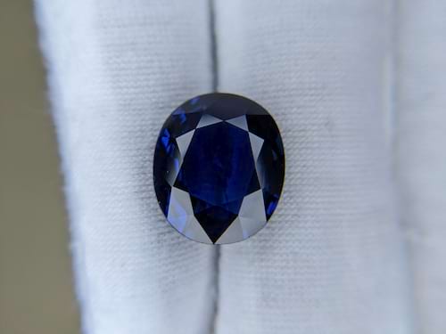 Blue Sapphire Oval: 11.27ct