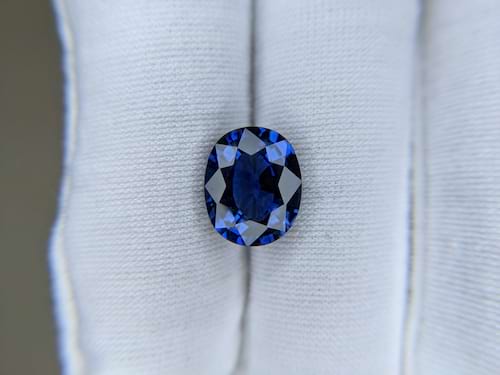 Blue Sapphire Oval: 6.41ct