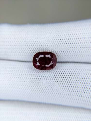 Ruby Oval: 3.56ct