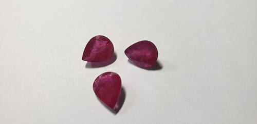 Ruby Pear: 10mm x 8mm