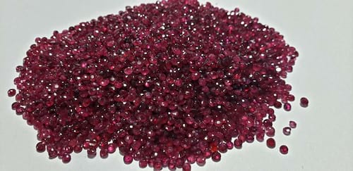 Ruby Round: 2.5mm - 3mm