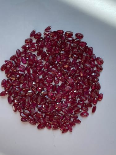 Ruby-Oval: 5mm x 3mm