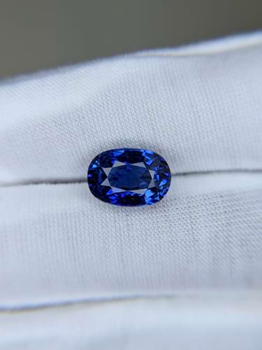 Blue Sapphire Oval: 5.73ct
