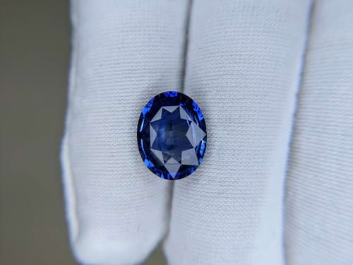 Blue Sapphire Oval: 7.02ct