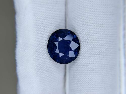 Blue Sapphire Oval: 6.03ct
