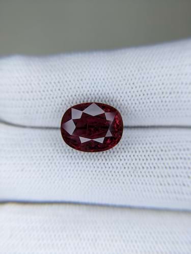 Ruby Oval: 7.09ct