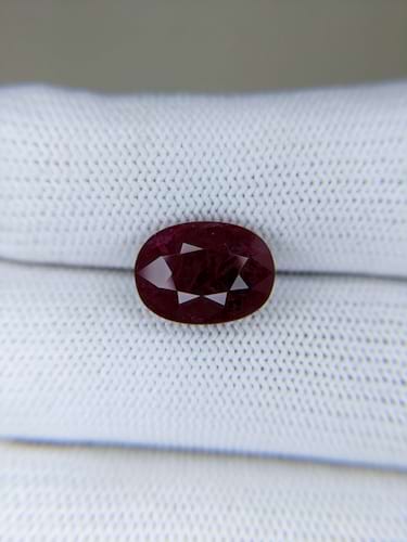 Ruby Oval: 4.92ct