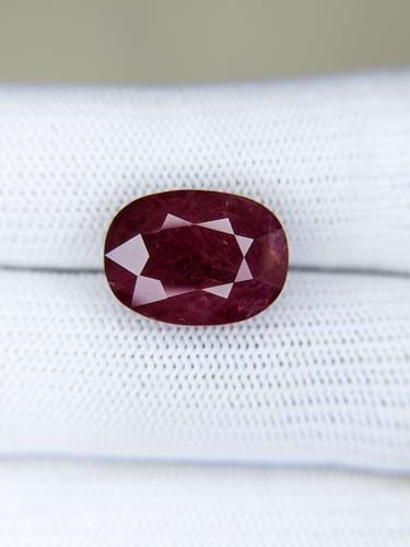 Ruby Oval: 12.39ct