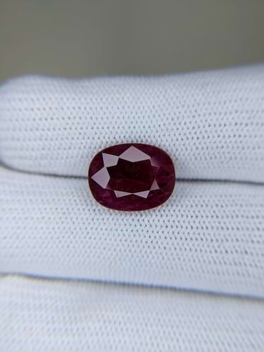 Ruby Oval: 5.31ct