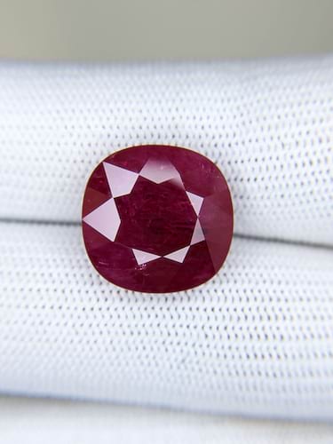 Ruby Oval: 12.8ct