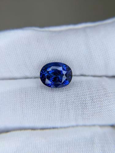 Blue Sapphire Oval: 5.97ct