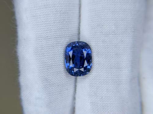 Blue Sapphire Cushion: 4.08ct