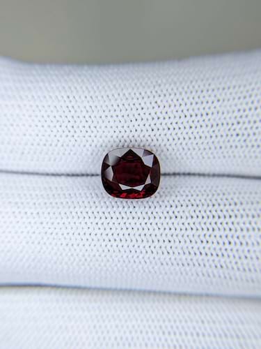 Ruby Cushion : 3ct