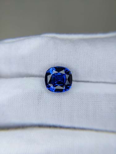 Blue Sapphire Cushion: 5.22ct
