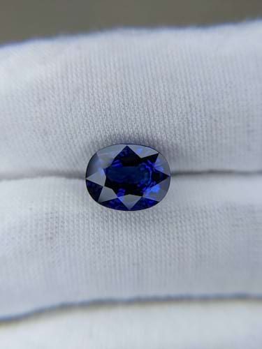 Blue Sapphire Oval: 5.02ct
