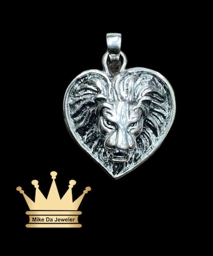 925 sterling silver solid handmade lion face pendant in heart shape    weight 25 grams 1.25 inches