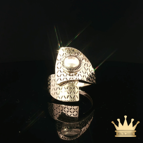 18K Gold Fashion Ring – Contemporary Open Design